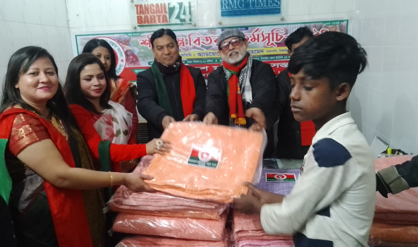 টাঙ্গাইলে শীতার্তদের মাঝে 'মুক্তিযোদ্ধা সন্তান সংসদ'এর শীতবস্ত্র বিতরণ