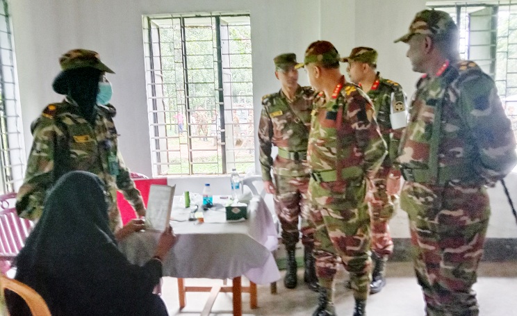 টাঙ্গাইলে সেনাবাহিনীর মেডিকেল ক্যাম্প অনুষ্ঠিত