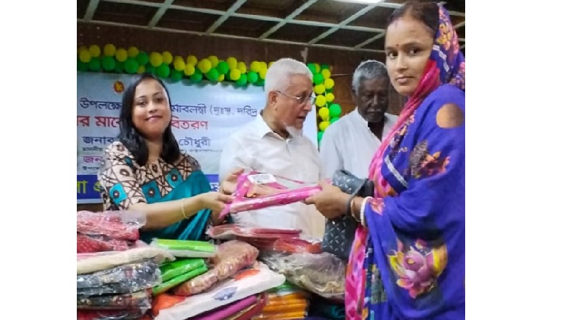 উখিয়ায় শারদীয় দুর্গাপূজা-২০২৬ উদ্‌যাপন উপলক্ষে সনাতন ধর্মাবলম্বীদের মাঝে শাড়ি বিতরণ 