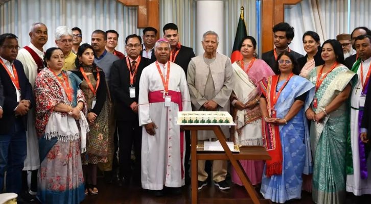বড়দিন উপলক্ষে খ্রিষ্টান সম্প্রদায়ের প্রতিনিধিদের সঙ্গে শুভেচ্ছা বিনিময় করেছেন প্রধান উপদেষ্টা