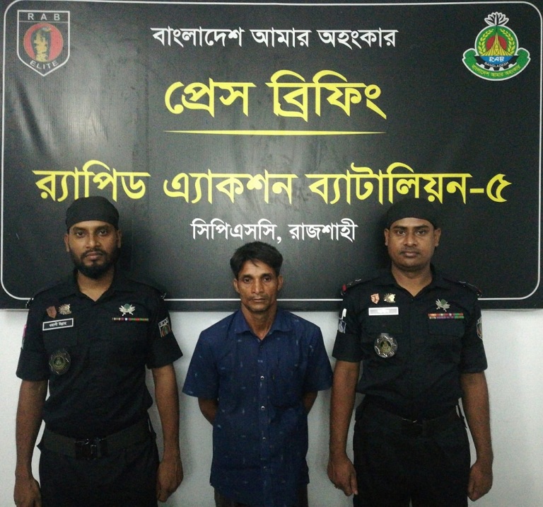 কৃষিকাজের আড়ালে মাদক ব্যবসা,আদা ও মরিচ গাছের নীচে পোঁতা ২ কোটি টাকার হেরোইনসহ কারবারি গ্রেপ্তার