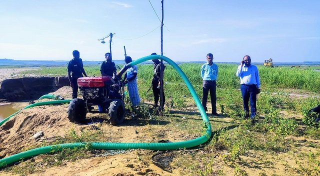 মহেশখালীতে অবৈধভাবে বালু উত্তোলনের দায়ে,এস্কেভেটর,ড্রেজার মেশিনসহ সরঞ্জাম জব্দ