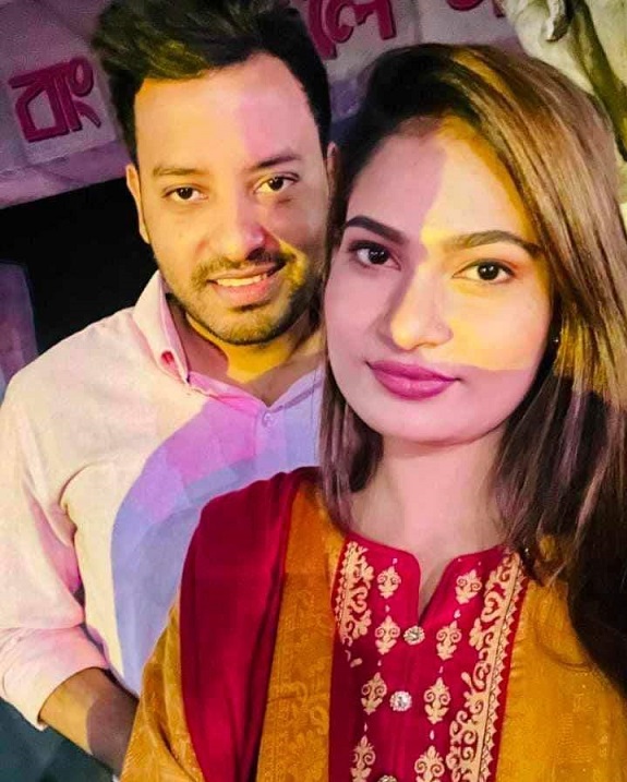 সোনাগাজীতে বিয়ের দাবিতে ছাত্রলীগ সভাপতির বাড়িতে হাজির ঢাকার টিকটকার আদুরী