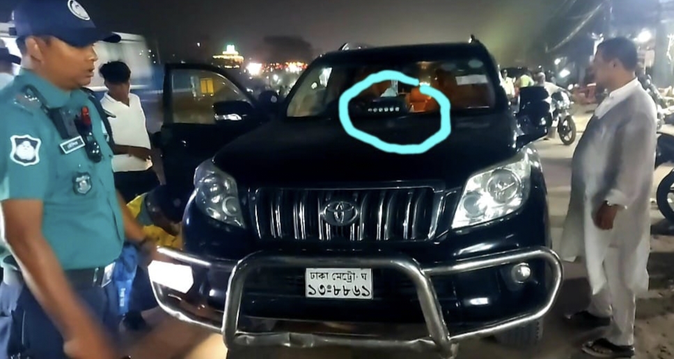 ট্রাফিক ওয়ারী বিভাগ কর্তৃক বিকন লাইট এবং হুটার এর বিরুদ্ধে অভিযান