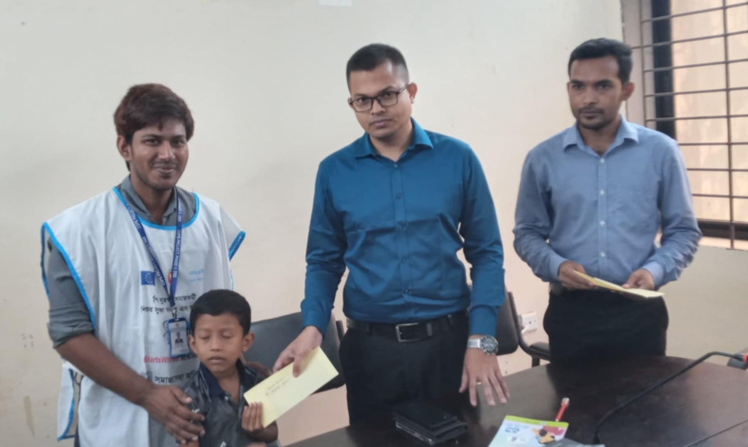 কোম্পানীগঞ্জে বন্যায় ক্ষতিগ্রস্ত শিশুর পরিবারকে জরুরী আর্থিক সহায়তা