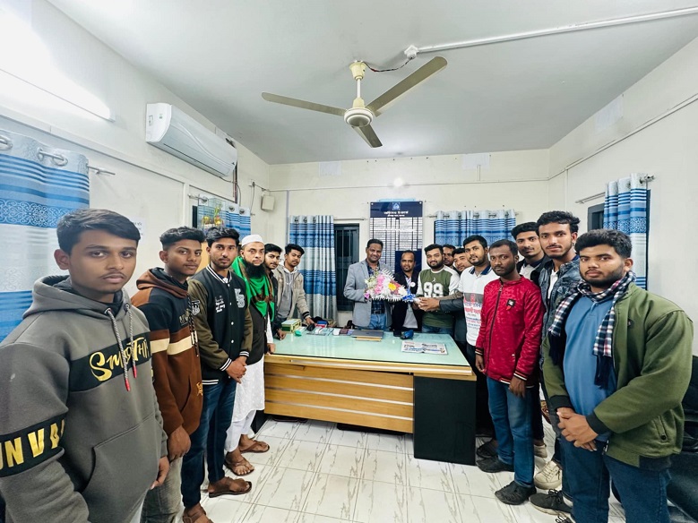 চৌগাছা থানার নবাগত অফিসার ইনচার্জের সাথে 'চৌগাছা পরিবার'র শুভেচ্ছা বিনিময়