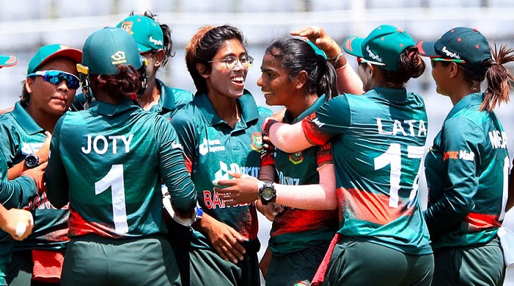 তিন ম্যাচ টি-টোয়েন্টি সিরিজের প্রথম ম্যাচে দঃ আফ্রিকায় টি-টোয়েন্টিতে বাংলাদেশের মেয়েদের ঐতিহাসিক জয়