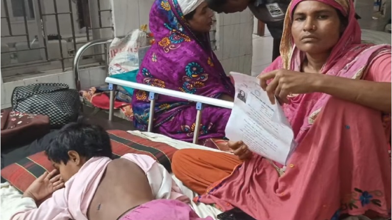 বরগুনা তালতলীতে ধর্ষনে ব্যর্থ হয়ে গৃহবধূর সন্তানকে কুপিয়ে জখম 