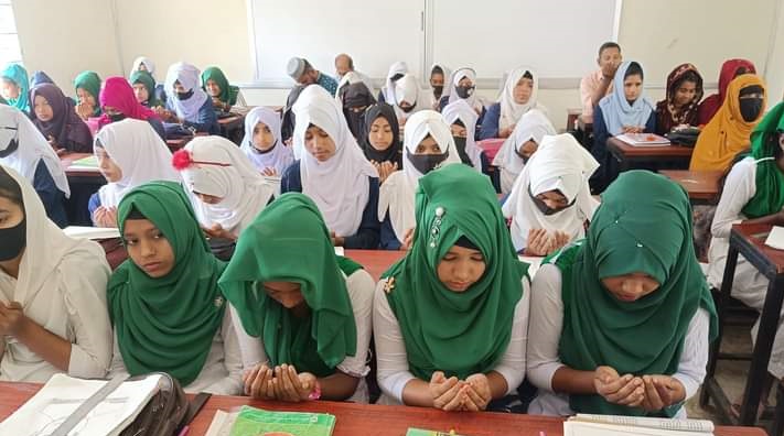 রায়গঞ্জের দেউলমূড়া জি আর মডেল বালিকা উচ্চ বিদ্যালয় এন্ড বিএম কলেজে জাতির জনক বঙ্গবন্ধুর জন্মবার্ষিক