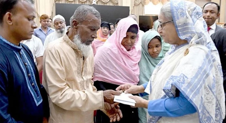 গণভবনে নিহত ৩৪ জনের পরিবারকে আর্থিক সহায়তা দিলেন প্রধানমন্ত্রী