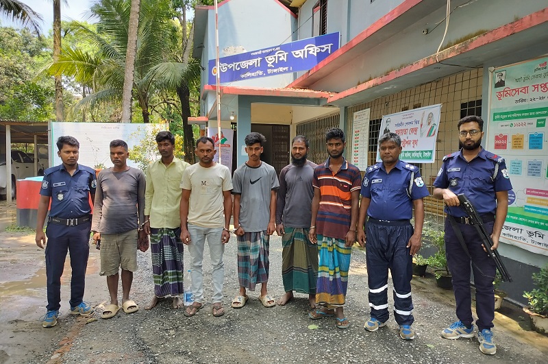 টাঙ্গাইলে বালু উত্তোলনের দায়ে ৬ ব্যক্তিকে ৩ লাখ টাকা জরিমানা