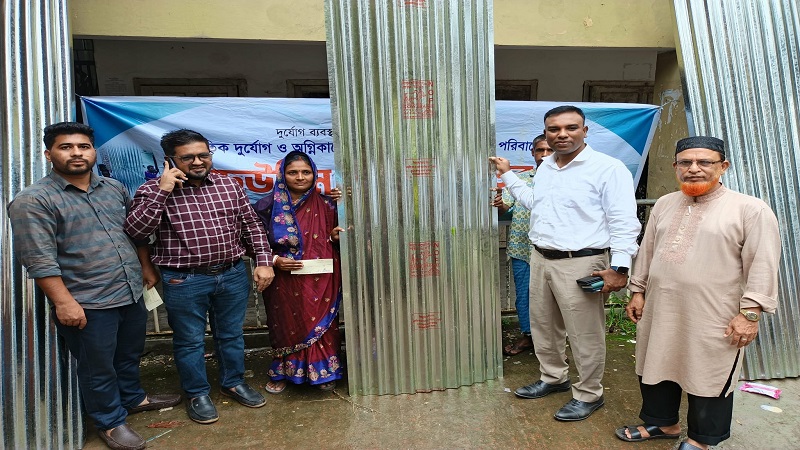 কোম্পানীগঞ্জে ঢেউটিন ও চেক বিতরণ 