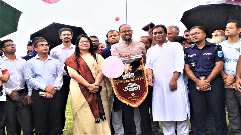 টাঙ্গাইলে জেলা প্রশাসক গোল্ডকাপ ফুটবল টুর্নামেন্টের উদ্বোধন