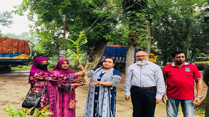 পরিবেশ দিবসে খুলনায় ৬৪ জেলার সাথে একযোগে বৃক্ষরোপণ ও মানববন্ধন
