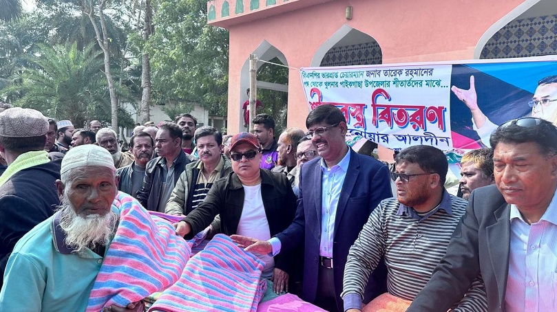 পাইকগাছায় তারেক রহমানের পক্ষে শীতবস্ত্র বিতরণ 