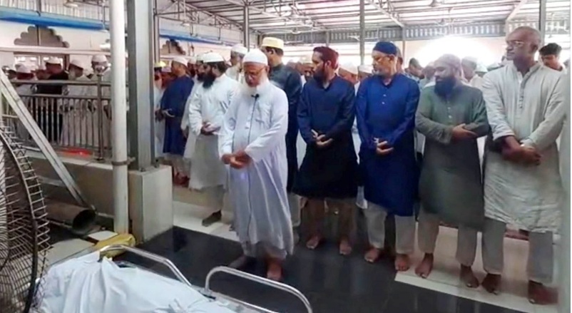 কিশোরগঞ্জের বিশিষ্ট শিক্ষাবিদ,রাজনীতিক, সমাজসেবক ও ক্রীড়া সংগঠক জালাল উদ্দীন আহমেদ এর দাফন সম্পন্ন