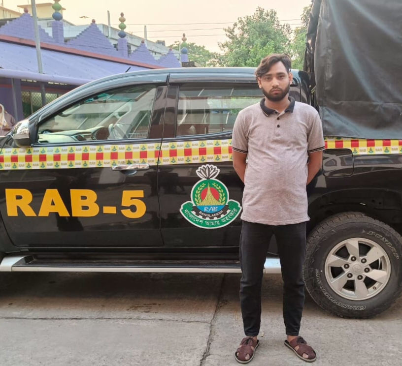 চাঁপাইনবাবগঞ্জে র‌্যাবের হাতে ধর্ষণ মামলার প্রধান আসামী গ্রেপ্তার