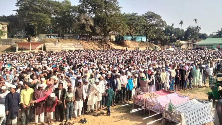 হাজারো মানুষের উপস্থিতিতে মুসলিম ধর্মের ৩ জনের দাফনকাজ সম্পন্ন