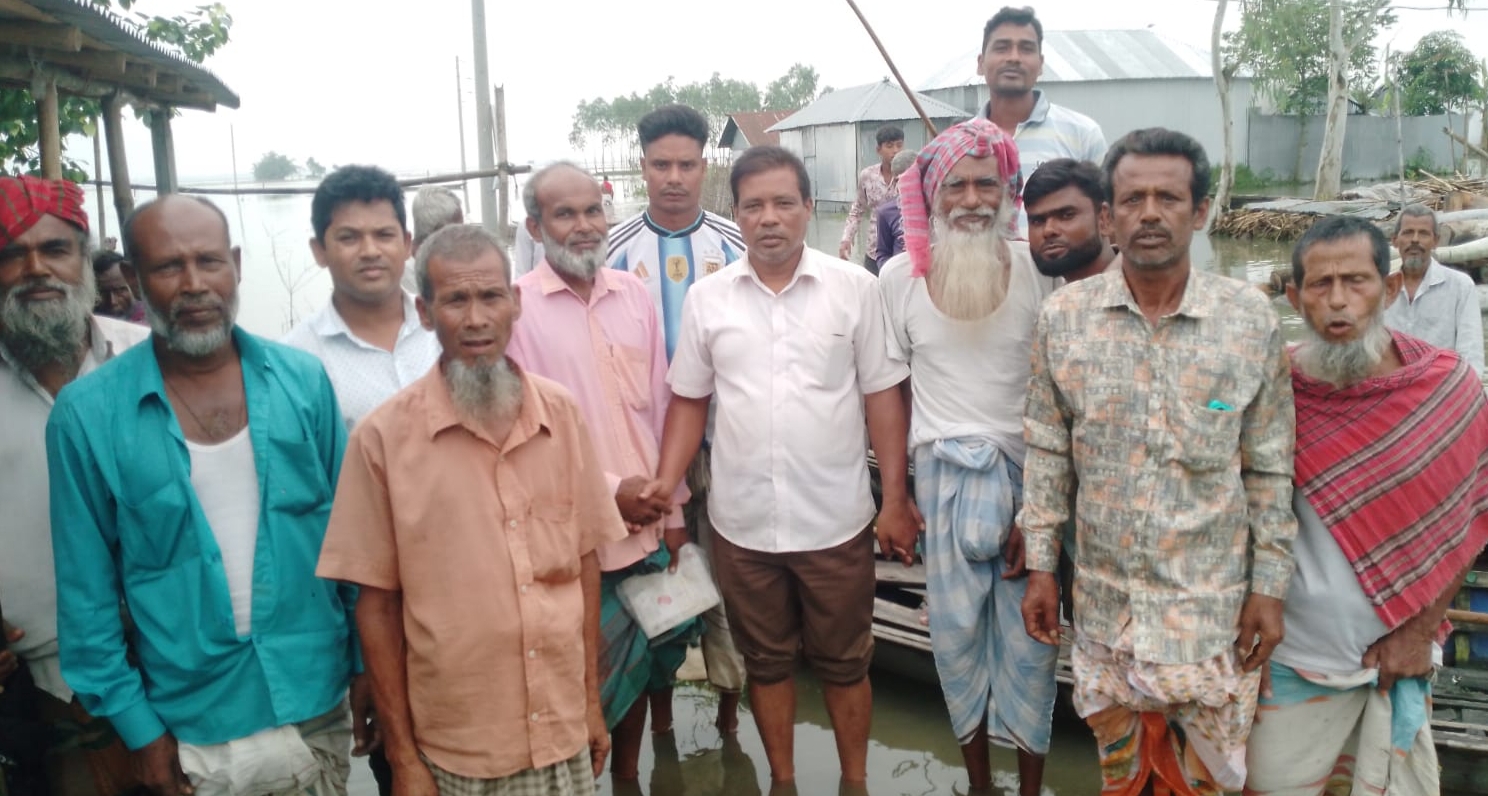 ডিমলায় বন্যাকবলিত এলাকা পরিদর্শন করেন সাবেক ইউপি সদস্য ছাইফুল ইসলাম।