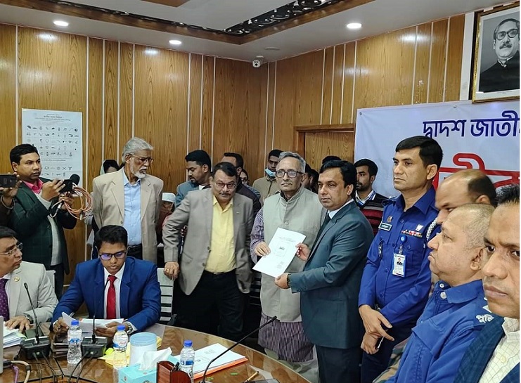 প্রতীক পেয়ে বঙ্গবন্ধু ও কামারুজ্জামানের প্রতি বাদশার শ্রদ্ধা