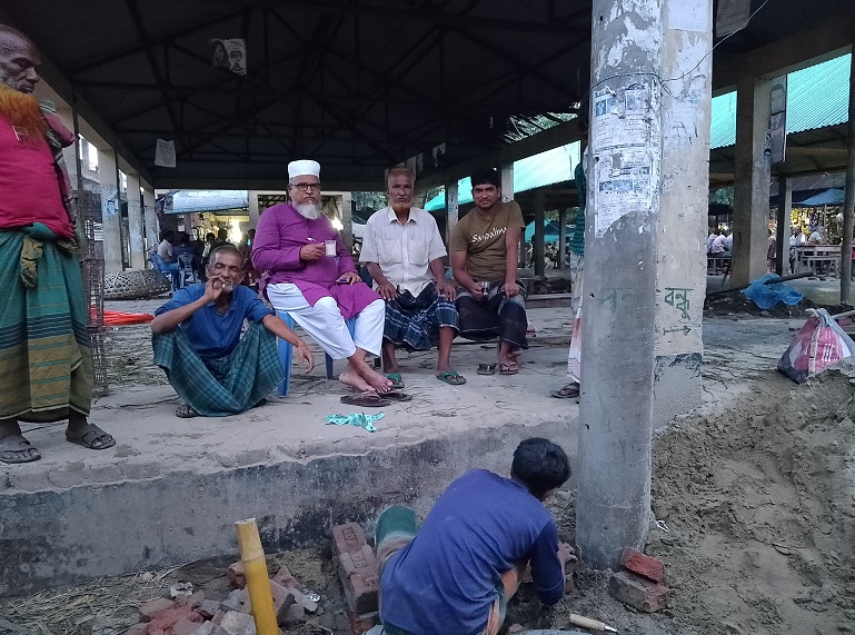 হাটপাঙ্গাসী আটচালার নতুন ঘর নির্মাণ কাজ পরিদর্শন করলেন ইউপি চেয়ারম্যান