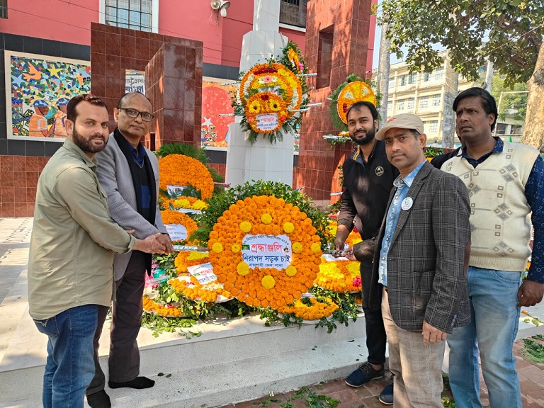 নিসচা রাজশাহী জেলা শাখার বিজয় দিবস উপলক্ষে পুষ্পস্তবক অর্পন ও সদস্য সংগ্রহ 