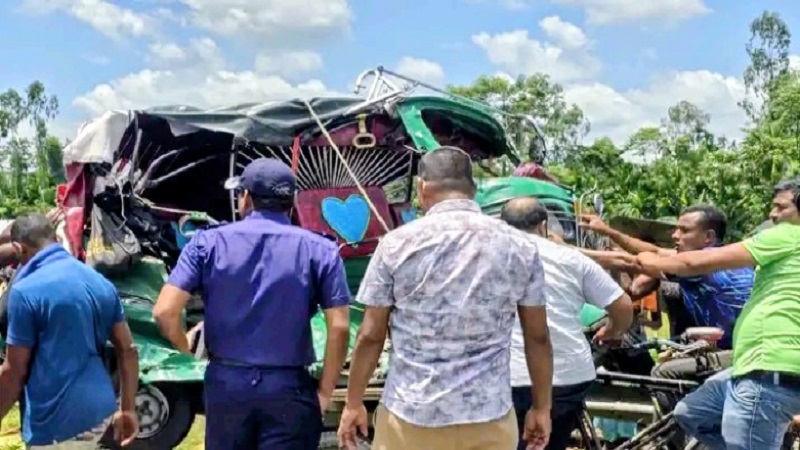 কুড়িগ্রামে পৃথক ৩টি সড়ক দূর্ঘটনায় নিহত ২ এবং ১২ জন আহত