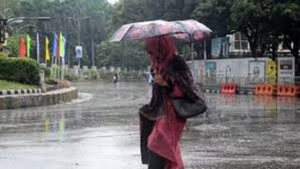 ঢাকাসহ দেশের মধ্য অঞ্চলে ঘূণিঝড় ‘রেমালের’ প্রভাবে দমকা বাতাসের সঙ্গে বৃষ্টিপাত শুরু হয়েছে