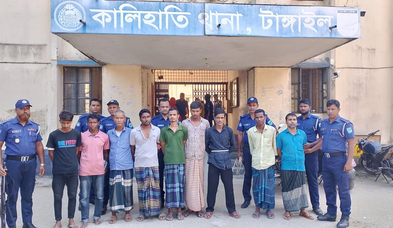 কালিহাতীতে ৯ জুয়াড়ীসহ গ্রেফতার ১৯ 