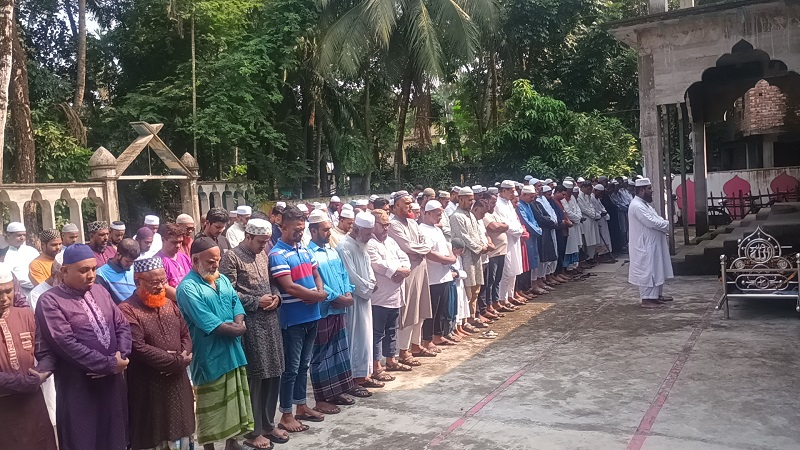 ​গিলাতলায় বিএনপি নেতা শেখ হারুন অর রশিদের বোনের দাফন সম্পন্ন