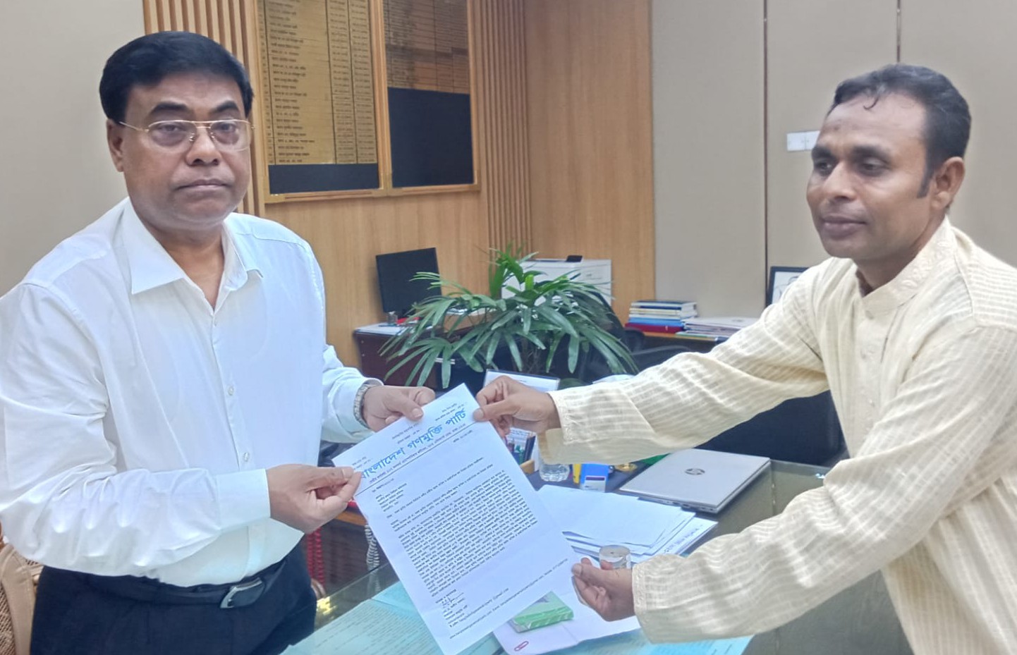 দলীয় প্রতীক বরাদ্দ বাতিল ও রাজনৈতিক দল নিবন্ধন প্রক্রিয়া সহজীকরনের দাবিতে গণ-সমাবেশ ও বিক্ষোভ