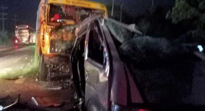 ট্রাক-মাইক্রোবাসের মুখোমুখি সংঘর্ষে নরসিংদীর শিবপুরে ৭ জন নিহত