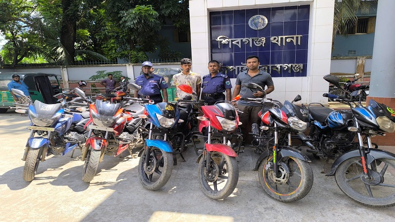 চাঁপাইনবাবগঞ্জে ৬টি চোরাই মোটরসাইকেল সহ আন্ত:জেলা চোরচক্রের সদস্য গ্রেপ্তার