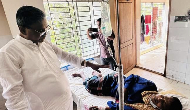 কোম্পানীগঞ্জে অসুস্থ মামুনের চিকিৎসার দায়িত্ব নিলেন কাদের মির্জা