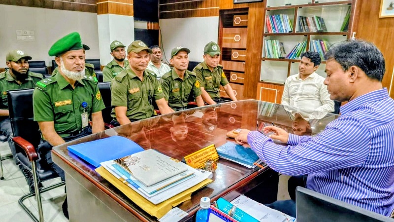 দীর্ঘদিনের অপেক্ষার অবসান মহেশখালী উপজেলা স্বাস্থ্য কমপ্লেক্সে ৯ সশস্ত্র আনসার সদস্য মোতায়েন
