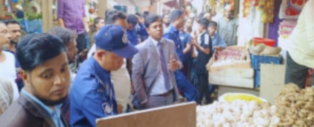 পেঁয়াজের অতিরিক্ত দাম নেওয়ায় ফটিকছড়িতে ব্যবসায়ীকে জরিমানা 