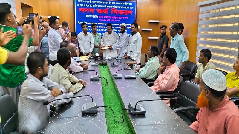 ভূরুঙ্গামারীর ক্ষতিগ্রস্ত ব্যবসায়ীরা পেলেন প্রধানমন্ত্রীর ত্রাণ ও কল্যাণ তহবিলের অর্থ সহায়তা   