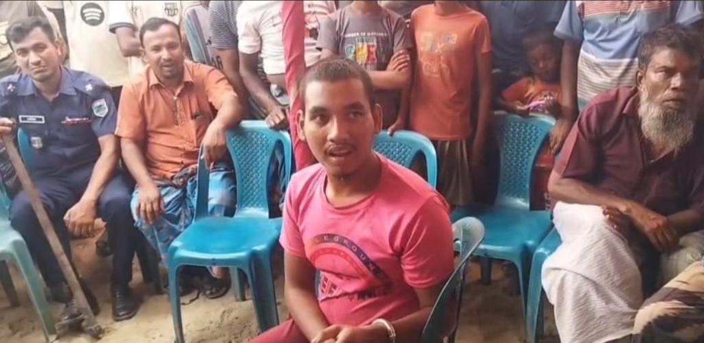 নওগাঁয় দুর্গাপূজা মণ্ডপে গণেশ প্রতিমা ভাঙচুর, আটক যুবক,